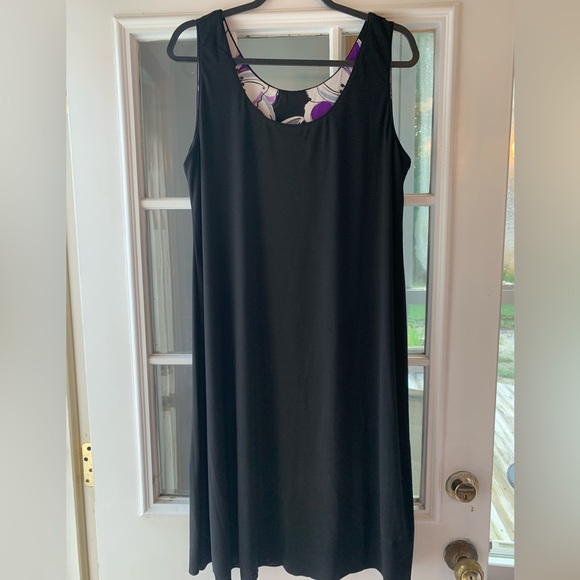 Reversible floral print and solid black dress - Picture 3 of 9